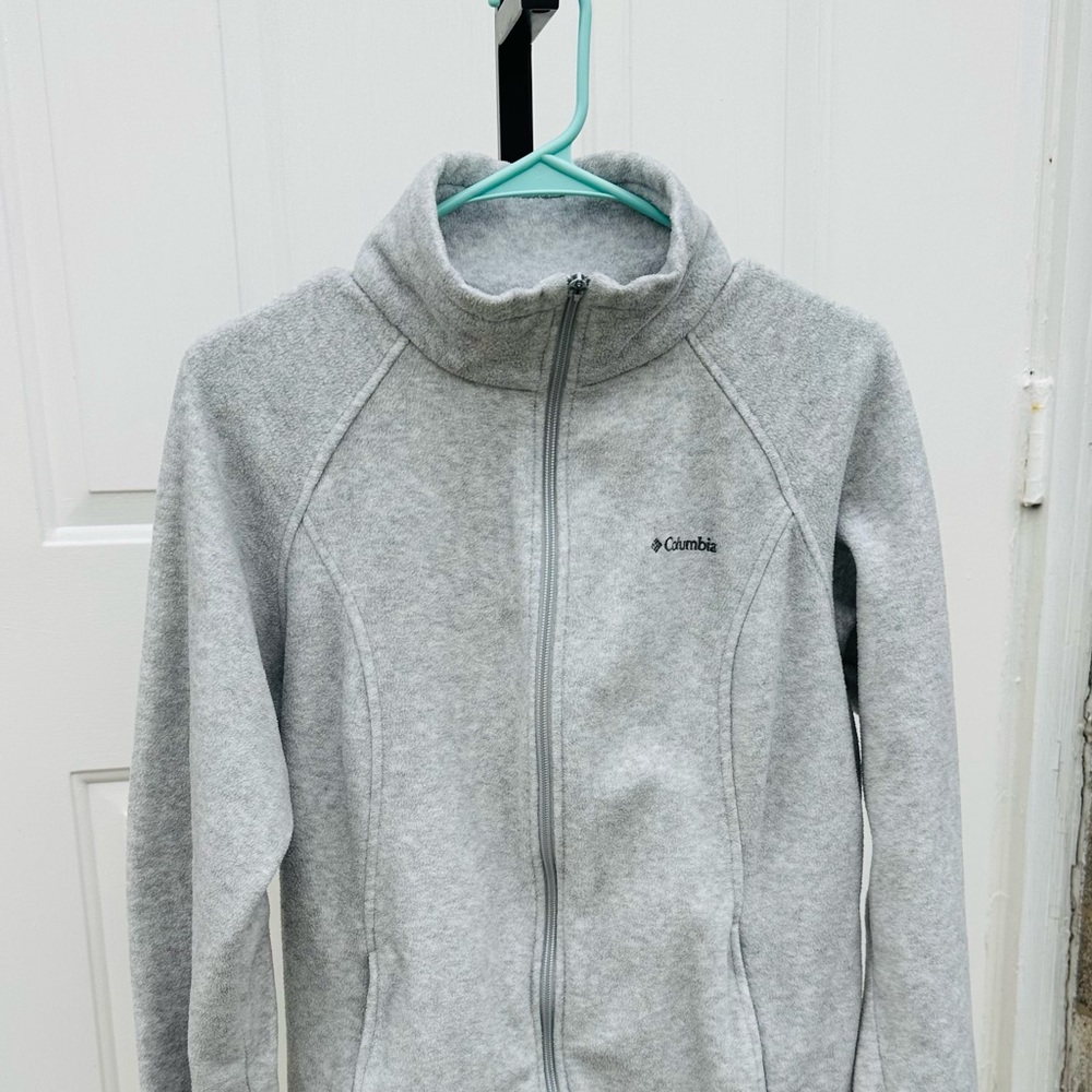 ⭐️SOLD⭐️Columbia Grey Fleece Zip Up Size Large